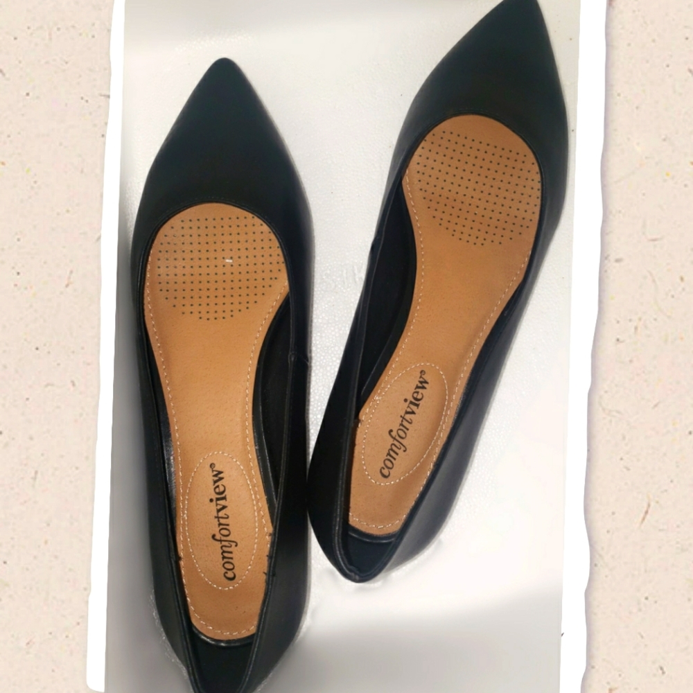 Black flats - Basic, versatile & year-round  BNWOT